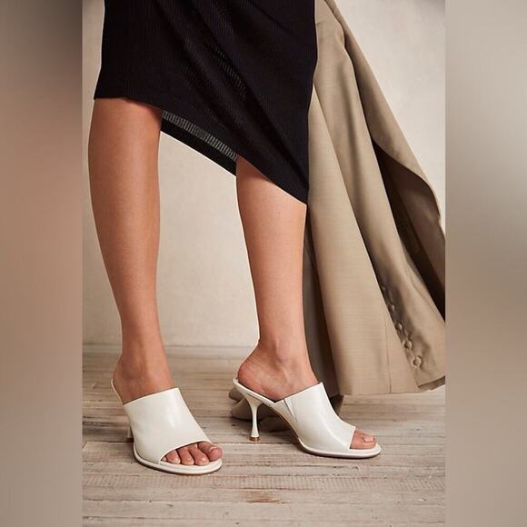 Jeffrey Campbell Shoes - Jeffrey Campbell Cream Round Toe Leather Slip On Heels Size 8.5